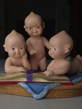 Vtg 1999 Jesco Rose O'Neill Kewpie Figurine - "Verse and Pictures" Trio Reading